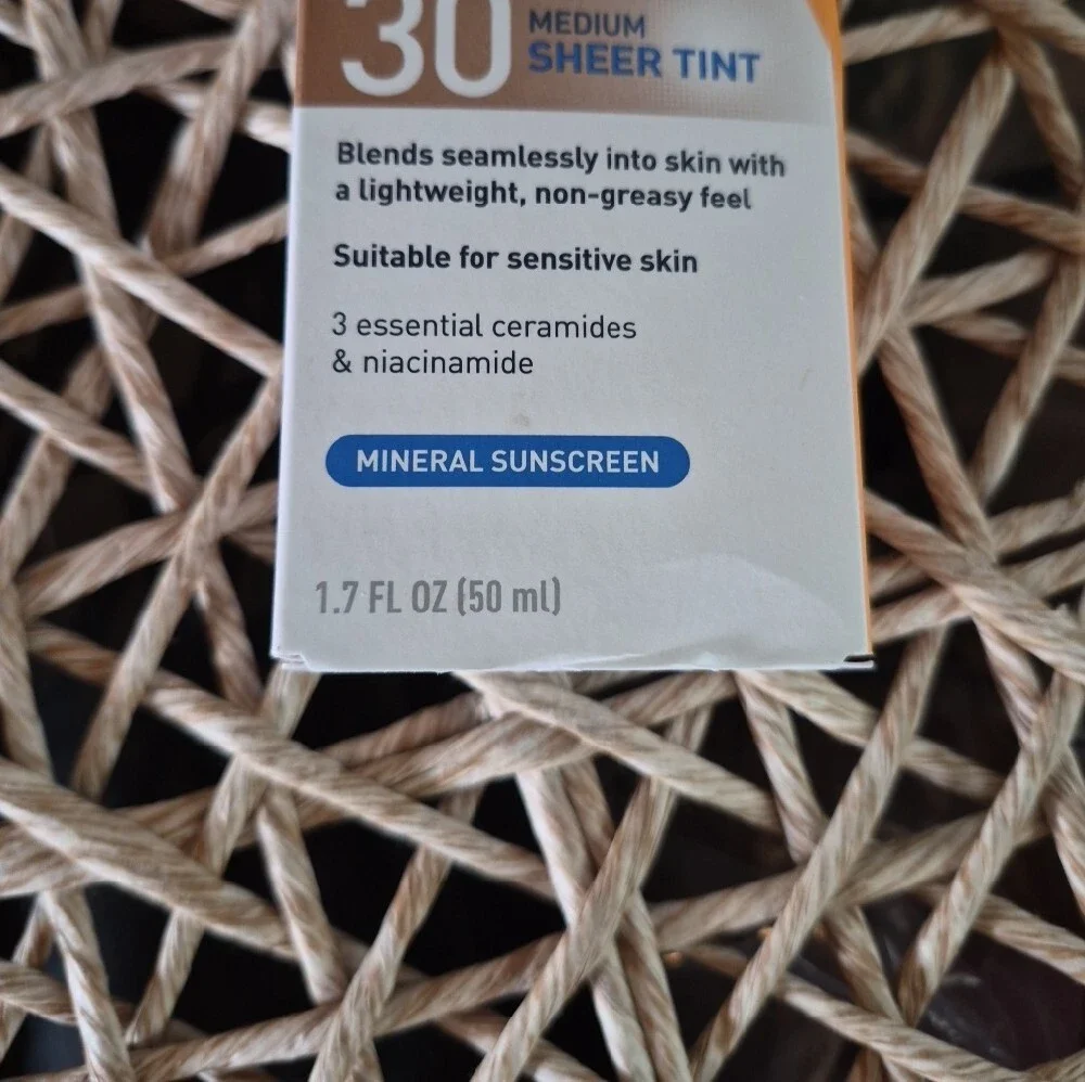 CeraVe Hydrating Mineral Sunscreen SPF 30 — Medium Sheer Tint Nwt
